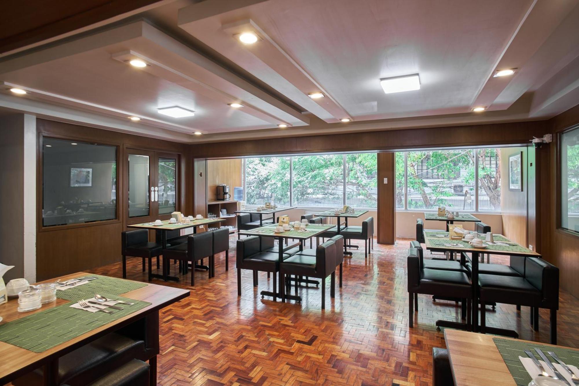 Tropicana Suites Manilla Buitenkant foto