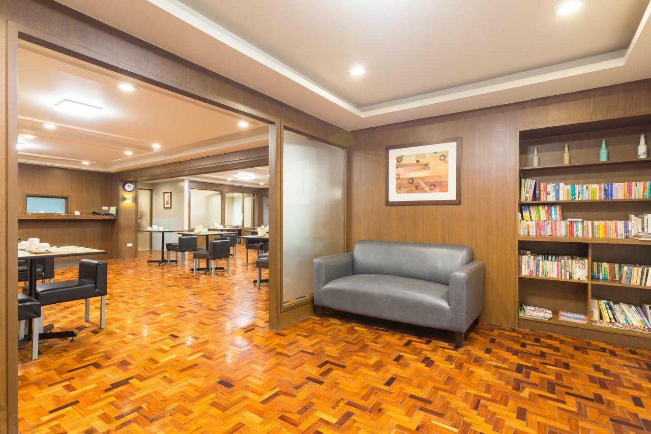 Tropicana Suites Manilla Buitenkant foto