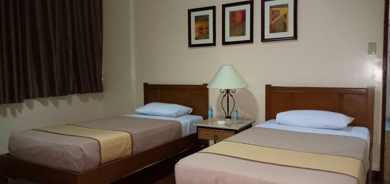 Tropicana Suites Manilla Buitenkant foto